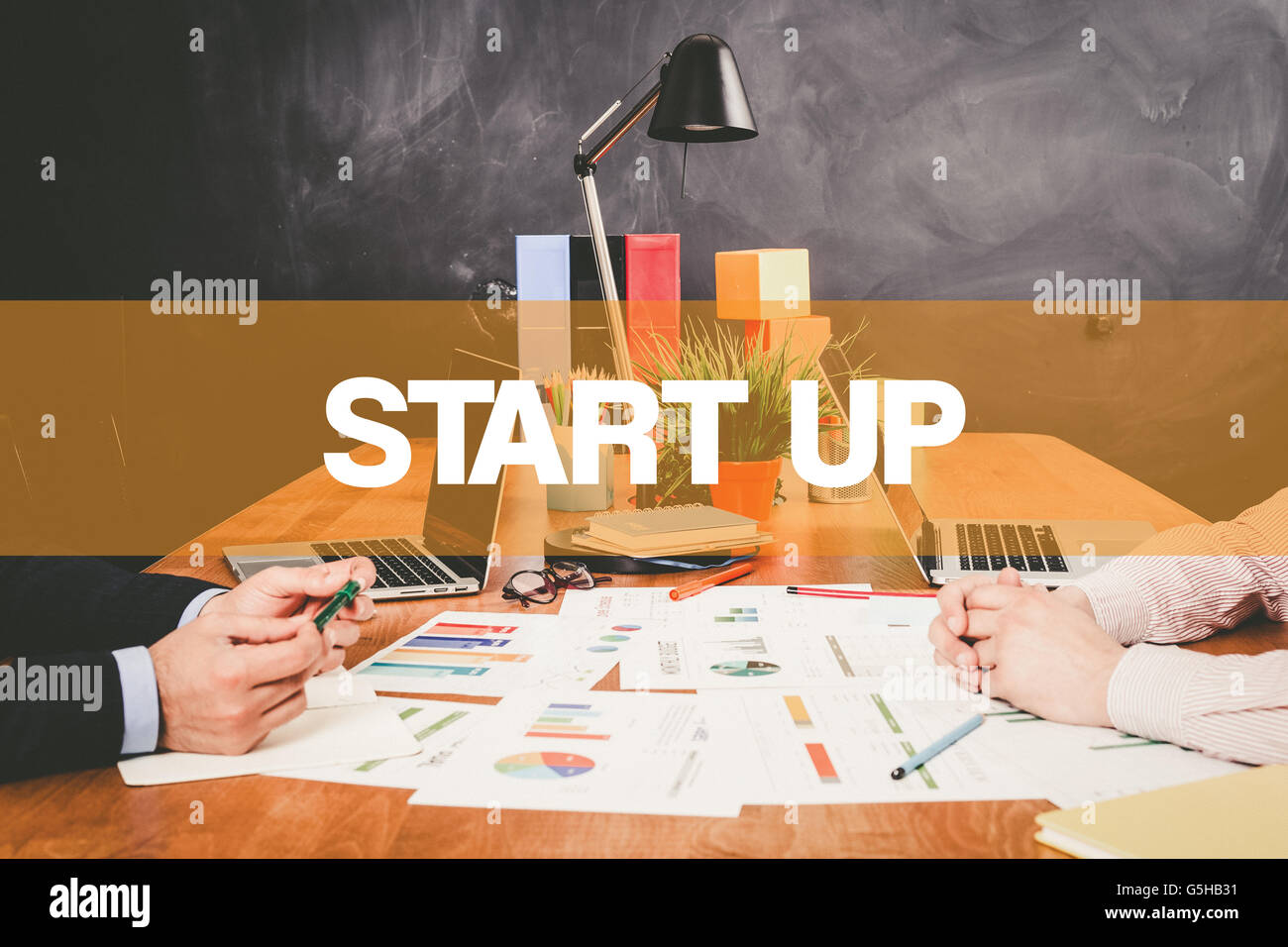 Due proprietari inizia a lavorare in un ufficio Foto Stock