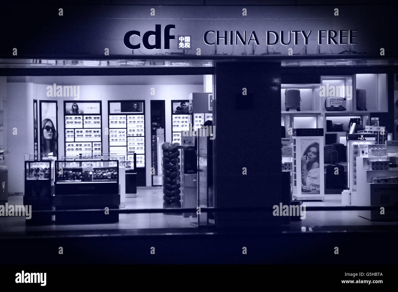 Duty Free Store, Guanghzou aeroporto, Cina. Solo uso editoriale. Foto Stock