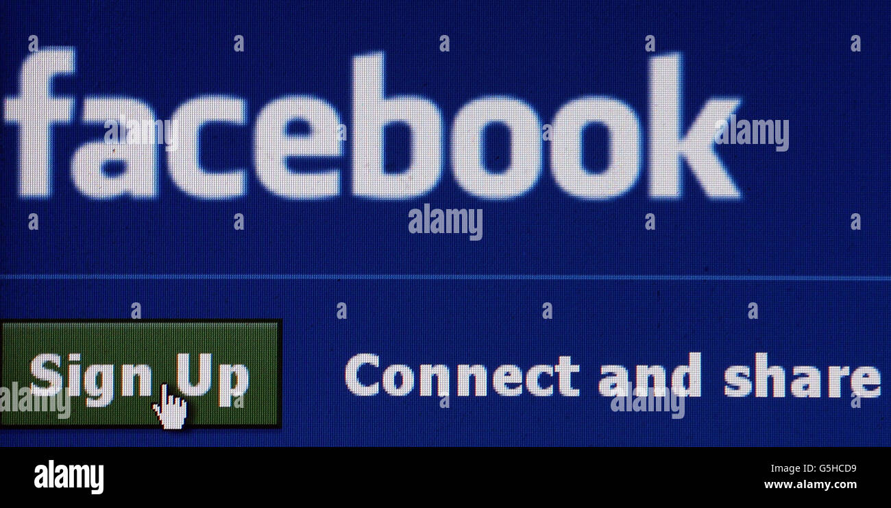 Visualizzazione generale della home page di Facebook sullo schermo di un portatile. Foto Stock