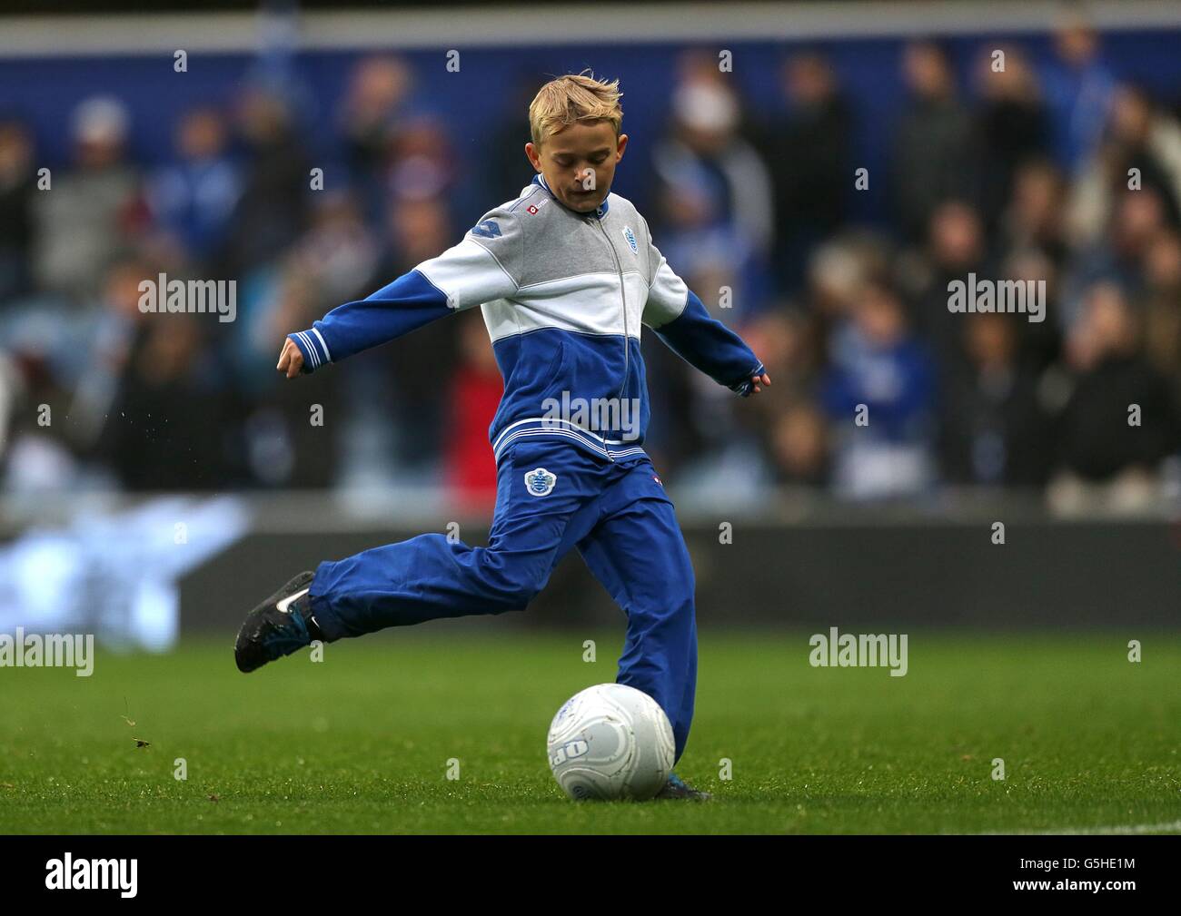 Calcio - Barclays Premier League - Queens Park Rangers / Everton - Loftus Road. Azione dei bambini sparatutto a metà tempo Foto Stock