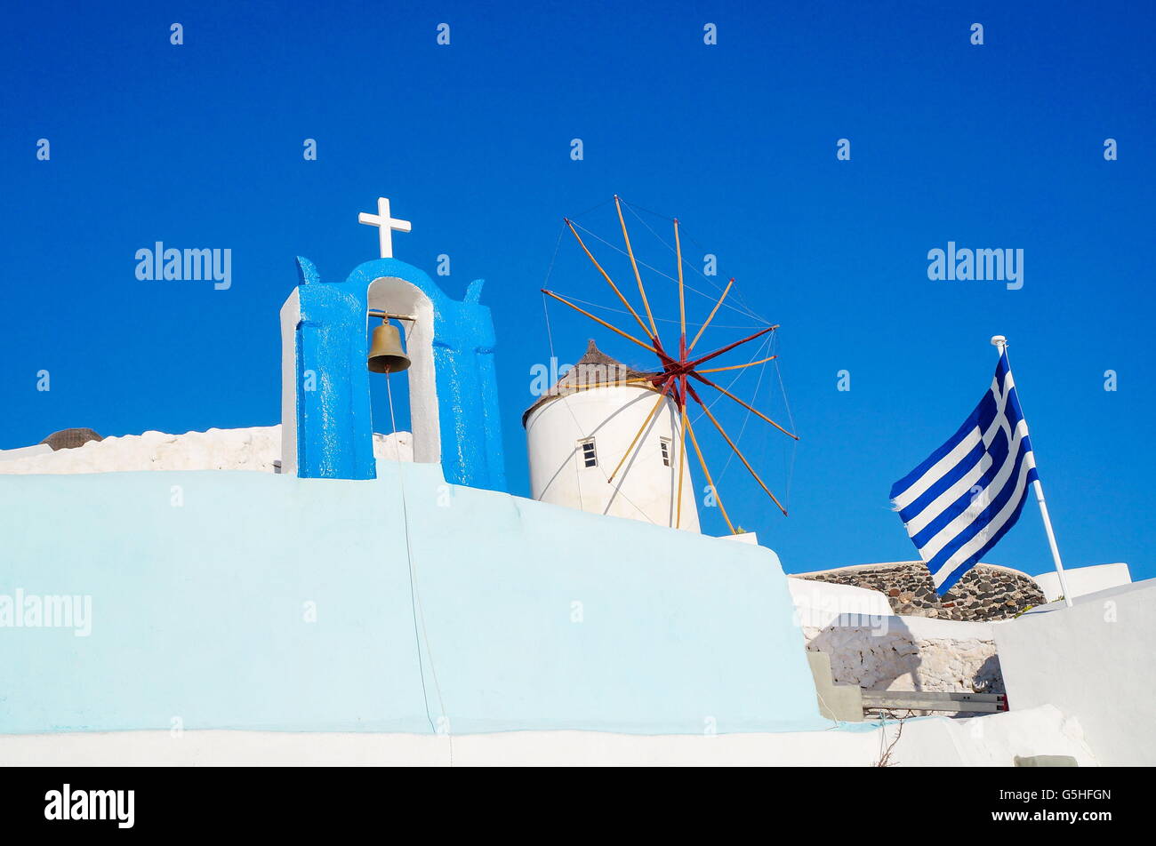 Chiesa a Santorini isola in Grecia, costruita in modo riconoscibile Foto Stock