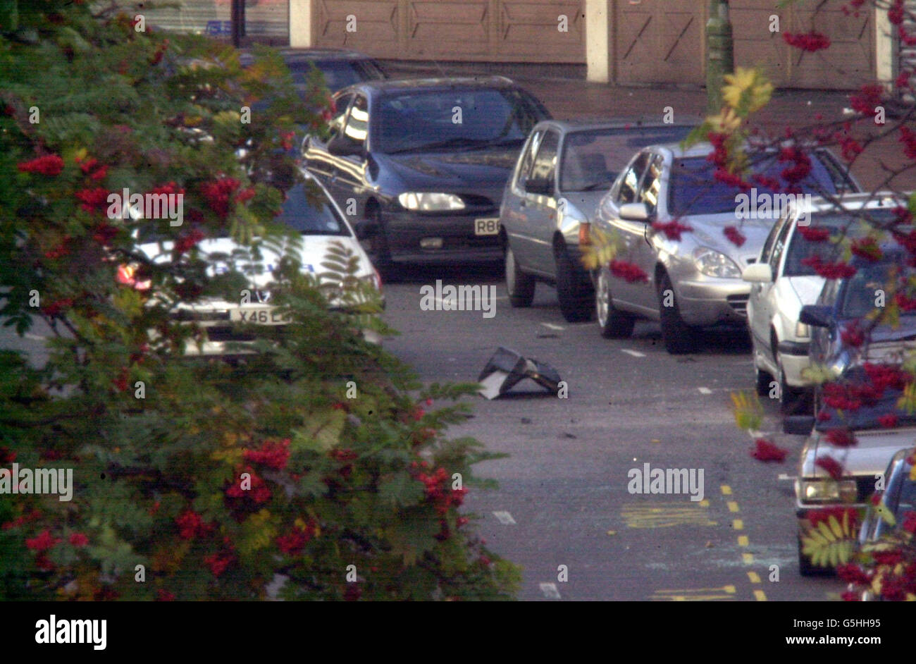 Lo sportello del bagagliaio di un'auto nella strada a Smallbrook Queensway, nel centro di Birmingham, dopo una sospetta bomba è esploso in un'auto. La polizia ritiene che un gruppo dissidente irlandese sia stato responsabile dell'esplosione. * l'auto, che non è stata completamente distrutta, si credeva fosse un Audi nero. Nessuno è stato ferito e le richieste della polizia sono in corso. Foto Stock