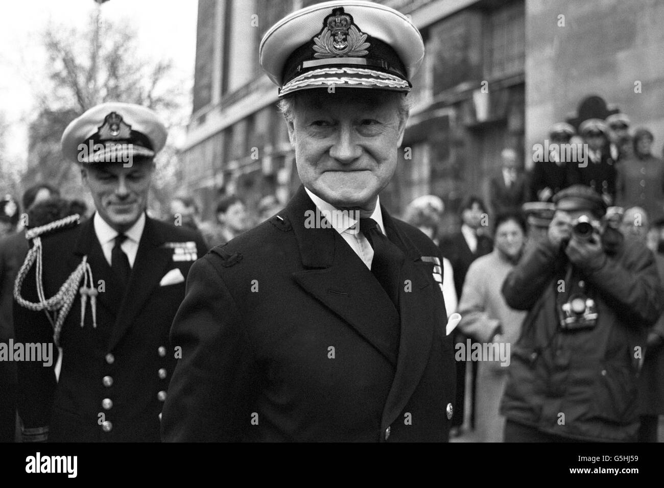 Un invio clamoroso per il primo Signore del mare, l'ammiraglio della flotta Sir Henry Leach al Ministero della Difesa a Londra sul suo ritiro dal servizio attivo. Foto Stock