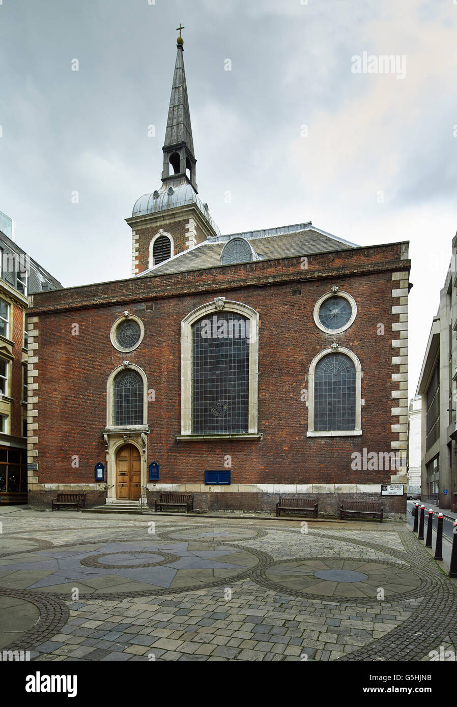 St Mary Abchurch, chiesa della città di Londra, esterni in mattoni rossi Foto Stock
