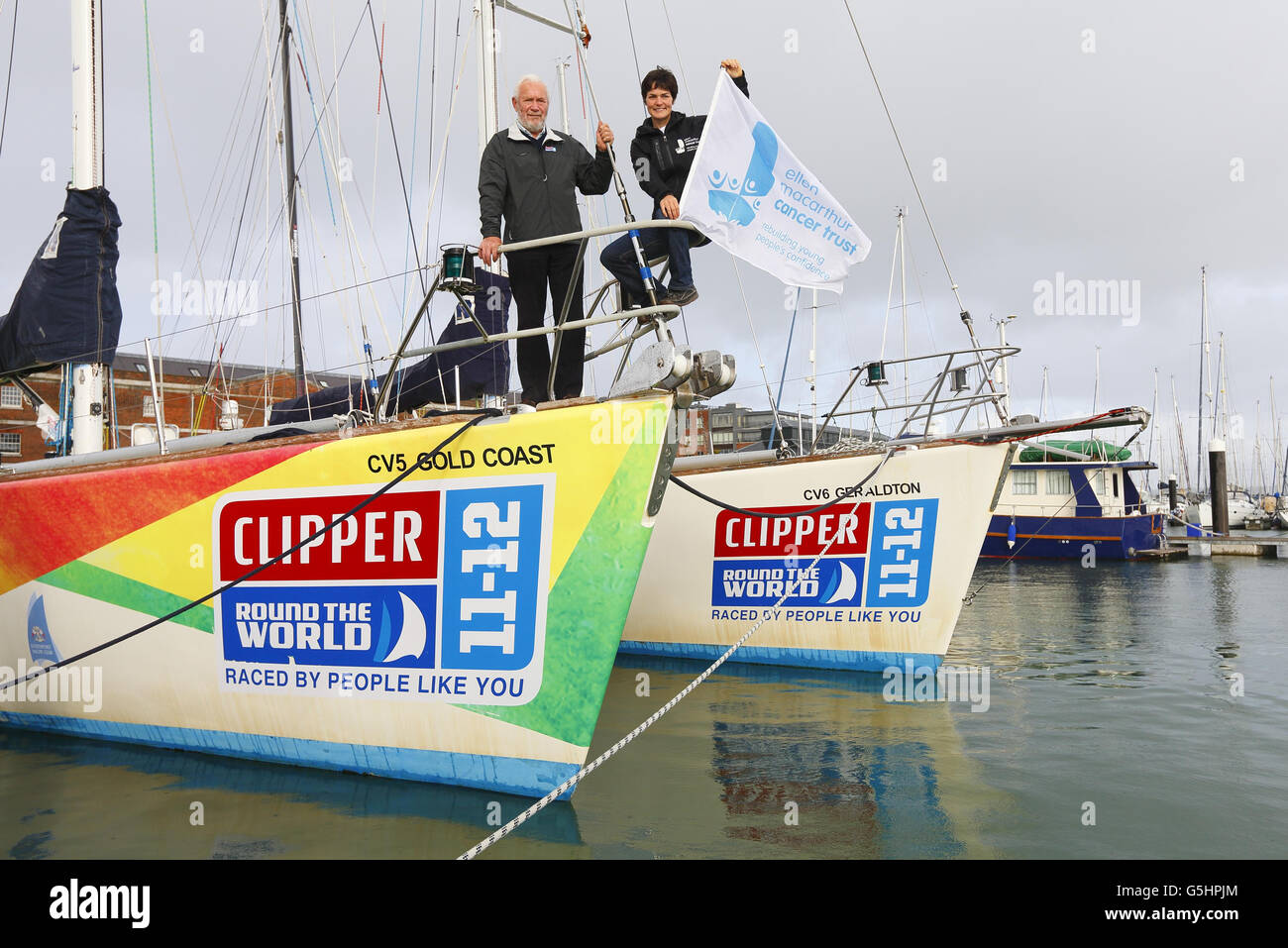 Sir Robin Knox-Johnston e Dame Ellen MacArthur lanciano oggi una partnership tra la gara mondiale Clipper Round di Knox-Johnston e la Ellen MacArthur Cancer Trust a Gosport, Hampshire. Un giovane che si riprenderà dal cancro salirà a bordo di uno degli yacht Clipper che gareggiano dall'Atlantico al Brasile nel 2013. La fiducia sarà anche la carità ufficiale per la gara. Foto Stock