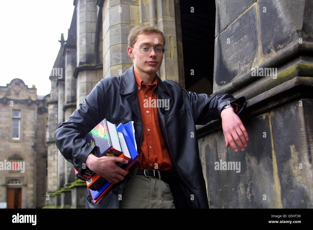 Gary Sinclair, 18 anni, di Cromarty, Ross-shire uno studente che è stato rifiutato dall'Università di Cambridge, nonostante abbia ottenuto alcuni dei migliori risultati di esame in Scozia, raffigurato all'Università di St Andrews, dove da allora ha accettato un posto per studiare fisica. *ha fatto domanda per studiare scienze naturali al Magdalene College dopo aver conseguito cinque GRADI A rettilinei nei suoi studi del sesto anno e esami superiori avanzati. Il leader liberaldemocratico Charles Kennedy, che è il deputato del collegio elettorale di Sinclair, ha promesso di scrivere al maestro del collegio per scoprire perché lo studente è stato respinto. Foto Stock