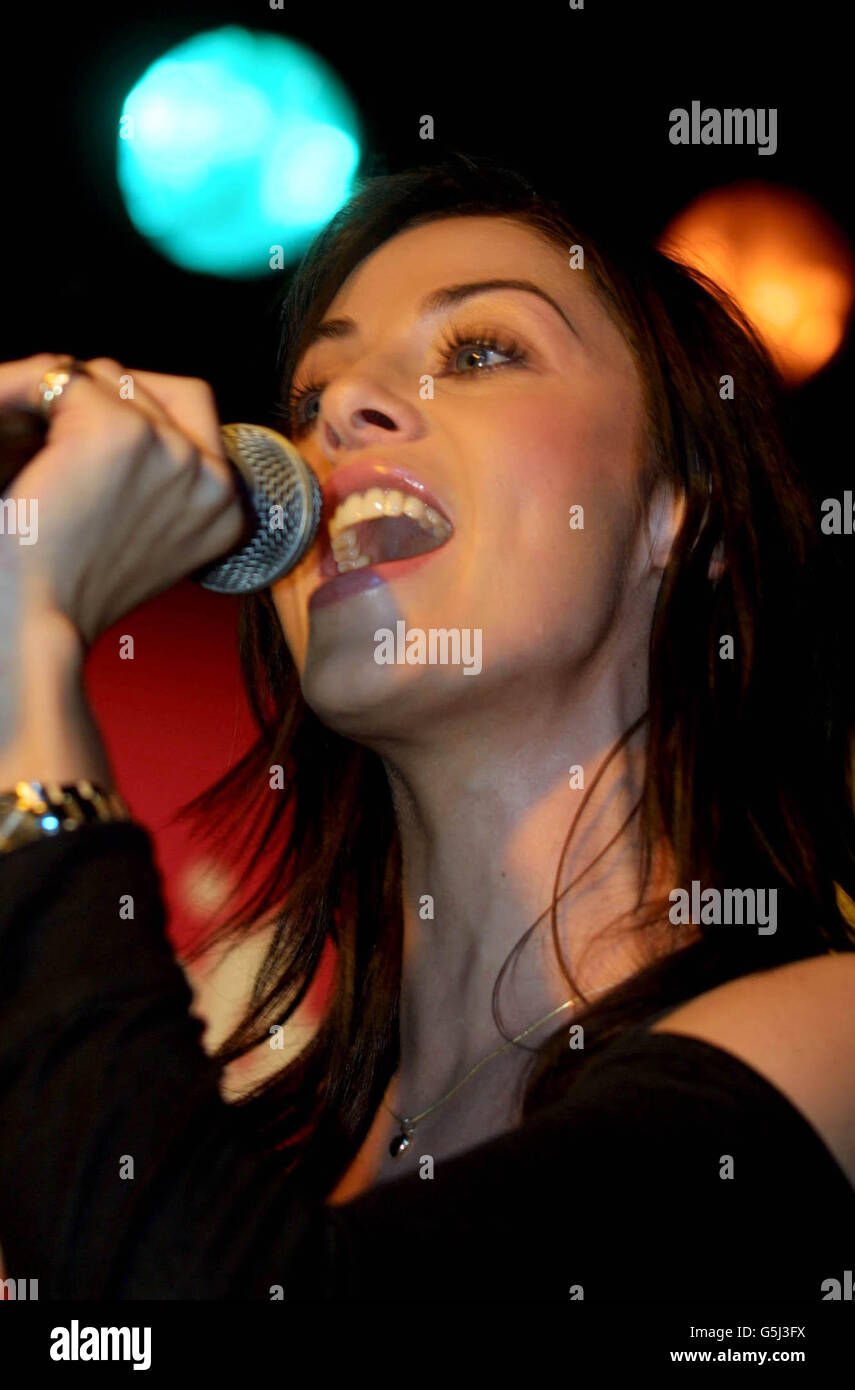 La cantante Natalie Imbruglia suona al Virgin Megastore di Oxford Street a Londra. Foto Stock