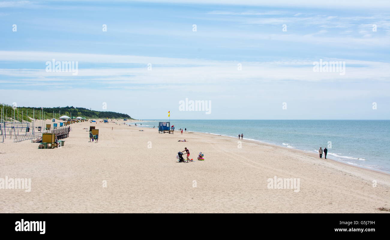 PALANGA LITUANIA - 13 giugno: visualizzazione a Palanga spiaggia sabbiosa. Palanga è il più popolare località turistica estiva in Lituania Foto Stock