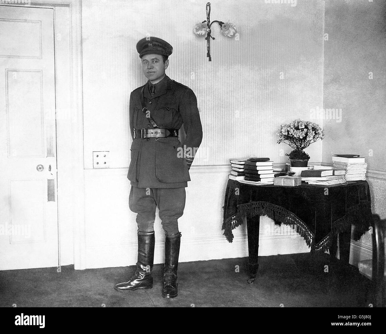 Lord Beaverbrook, conosciuto anche come Max Aitkin, indossa la sua uniforme in tempo di guerra nel 1916. Foto Stock