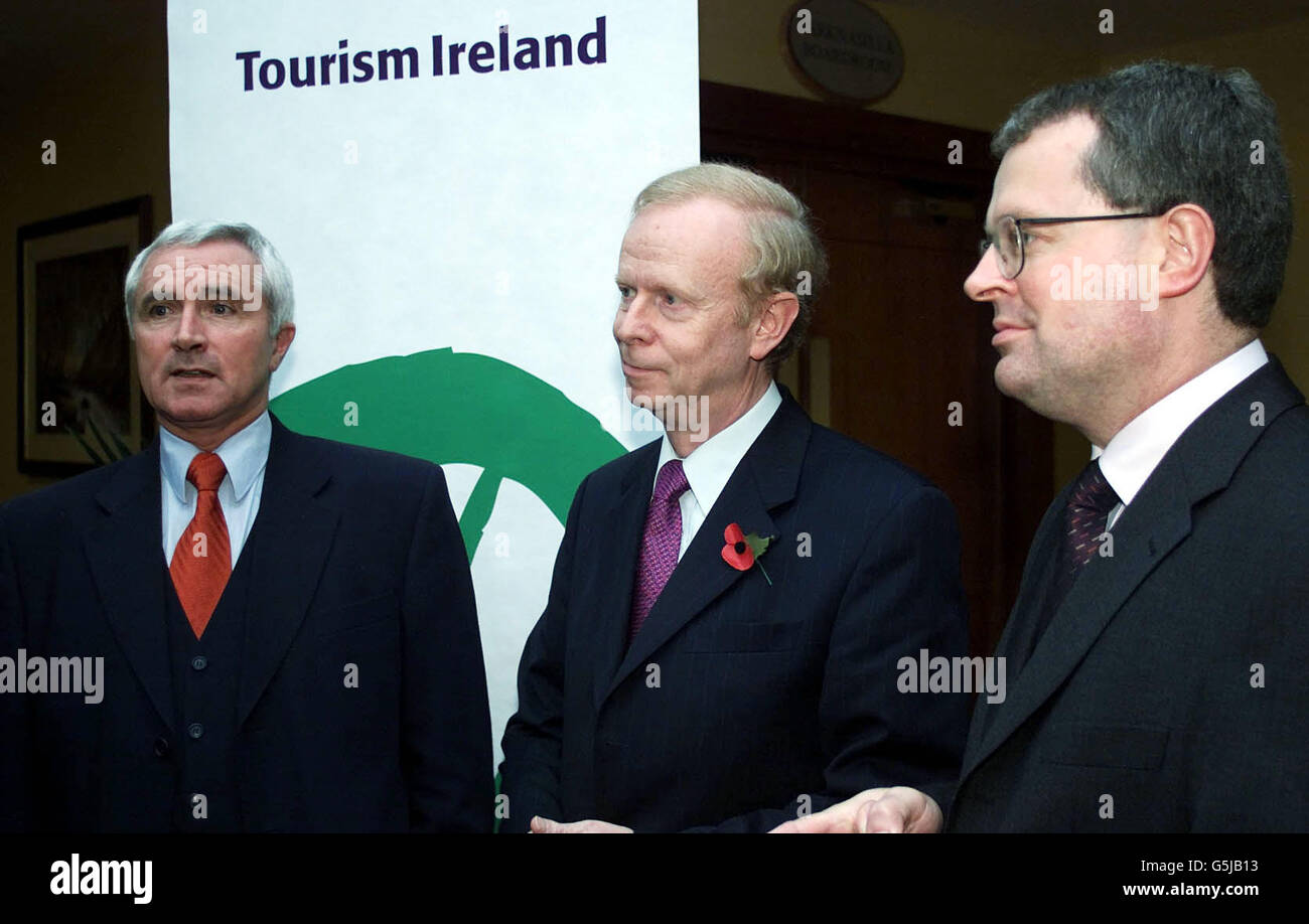 Turismo Irlanda lancia un nuovo programma di marketing integrato con il Ministro irlandese del Turismo (L-R), Dr Jim McDaid, Sir Reg Empey, Ministro delle imprese dell'Irlanda del Nord, e Paul o'Toole, Direttore Generale del Turismo Irlanda. * l'ente turistico dell'Irlanda è stato istituito nell'ambito dell'accordo del Venerdì Santo per promuovere l'isola all'estero per conto di Bord Failte e dell'Ente del Turismo dell'Irlanda del Nord. Foto Stock