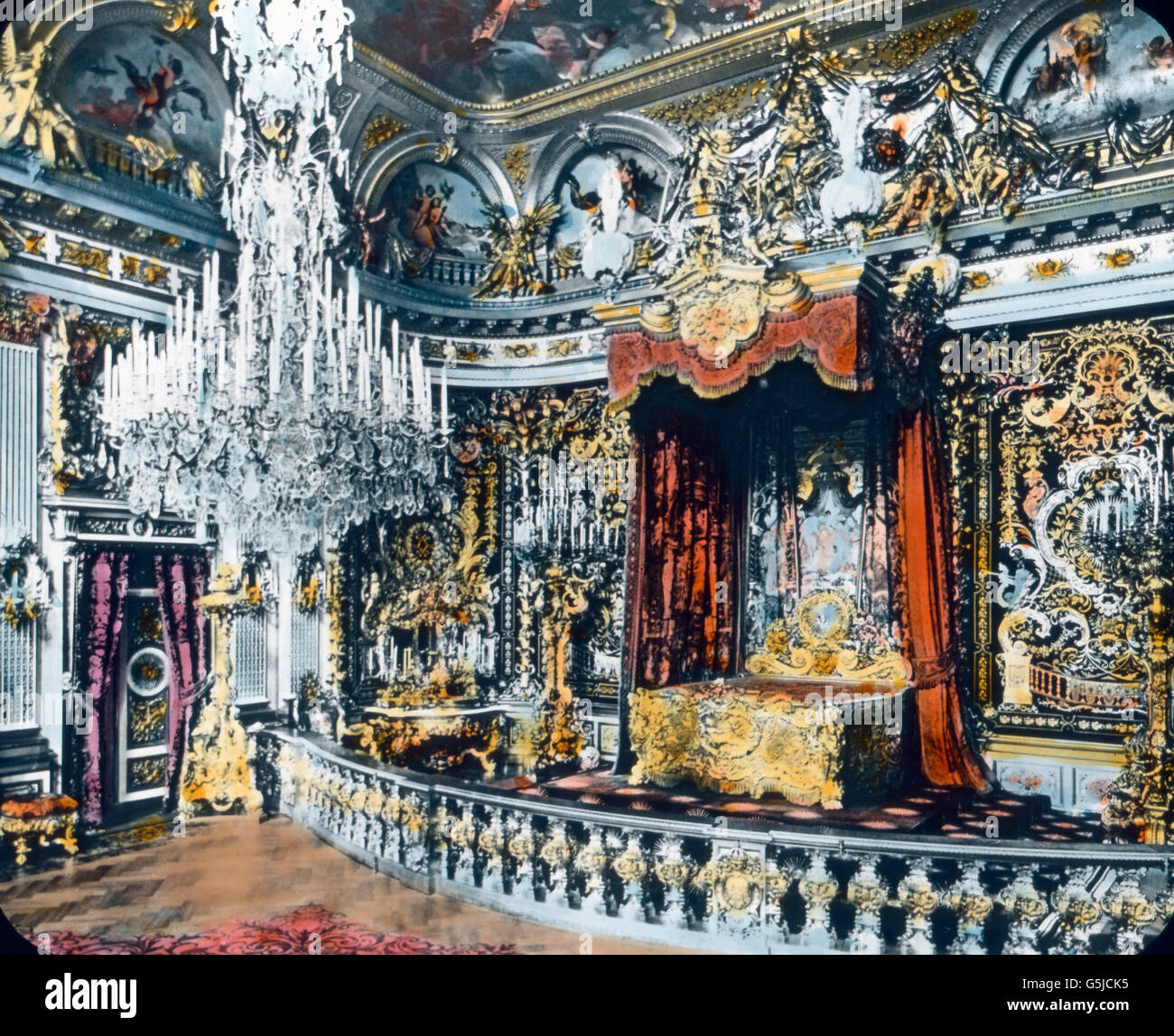 Prunkschlafzimmer im Neuen Schloß Herrenchiemsee in Herrenchiemsee in Bayern. Lussuosa camera da letto presso il nuovo castello Herrenchiemsee a Herrenchiemsee in Baviera. Foto Stock