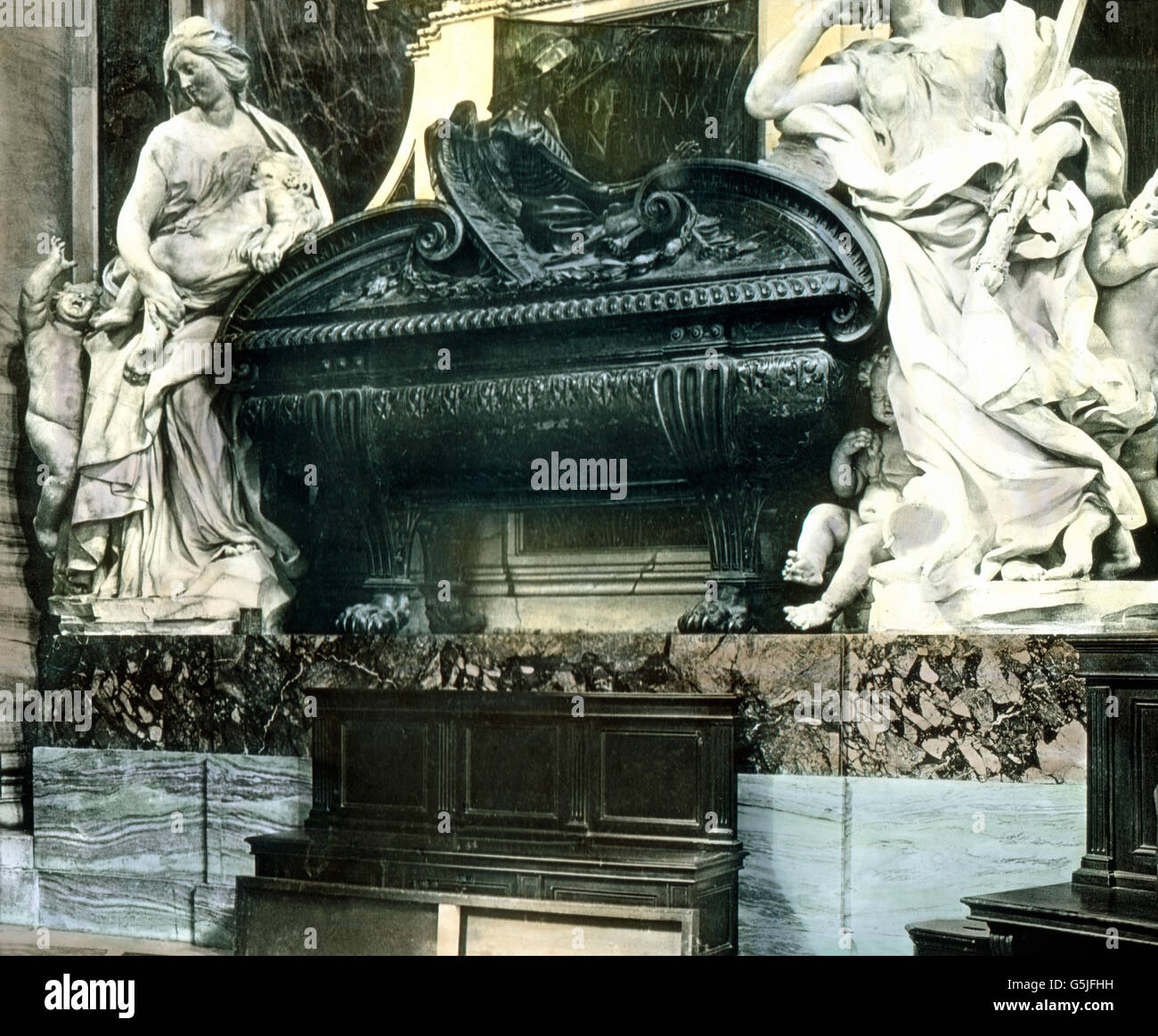 Das Grabmal von Papst Urbano VIII. im Petersdom in Rom, Italien 1920er Jahre. Tomba di Papa Urbano VIII presso la cattedrale di San Pietro in Roma, Italia 1920s. Foto Stock