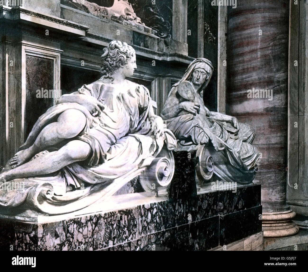 Das Grabmal von Papst Paolo III. im Petersdom in Rom, Italien 1920er Jahre. Tomba di papa Paolo III presso la cattedrale di San Pietro a Roma, Italia, 1920s. Foto Stock