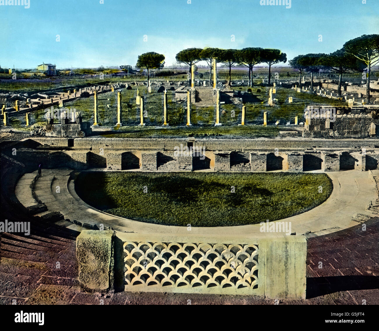 In der antiken Hafenstaft Ostia bei Rom, Italien, 1920er Jahre. Con l'antico porto di Ostia vicino a Roma, Italia, 1920s. Foto Stock