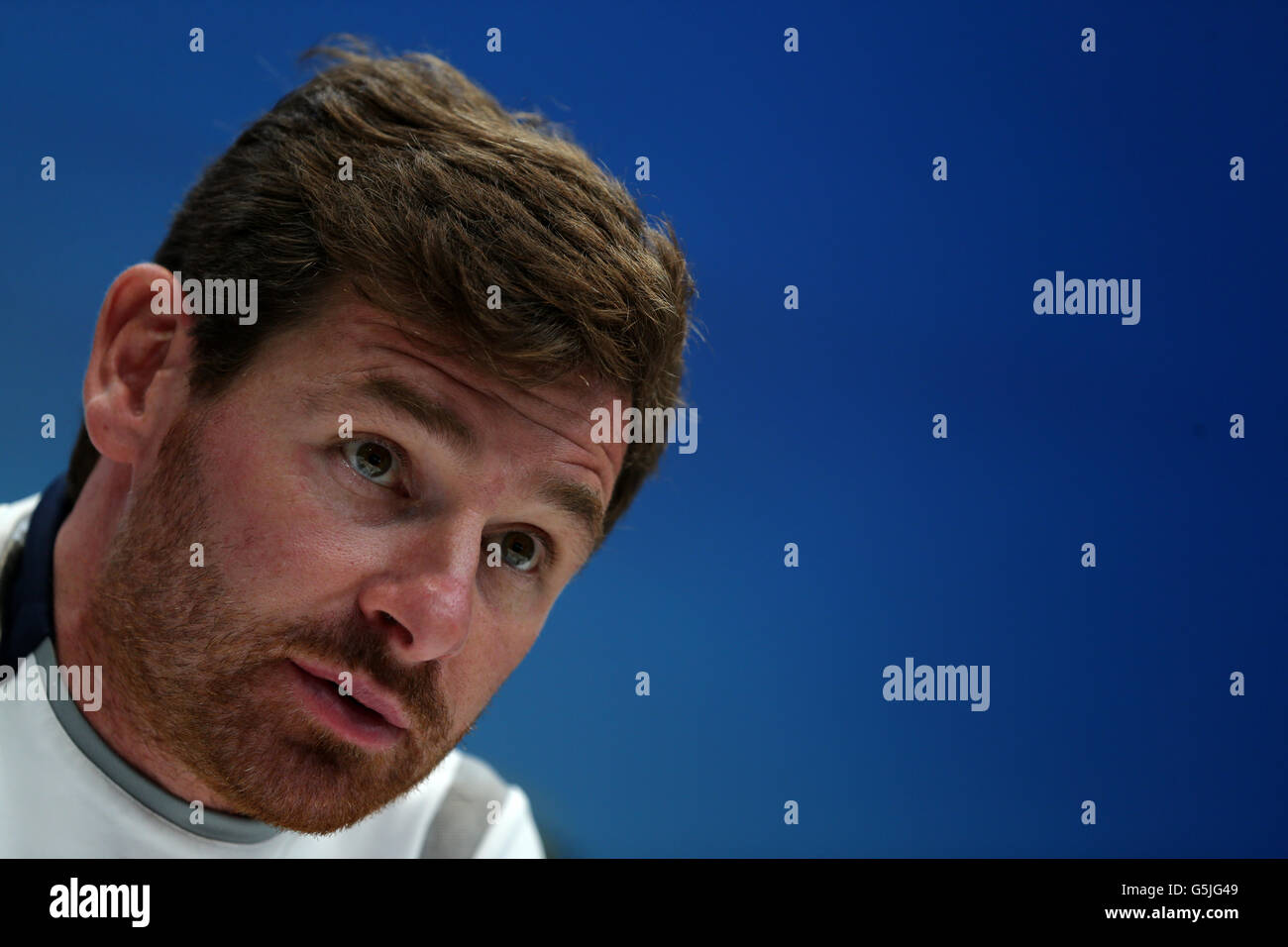 Tottenham Hotspur Manager Andre Villas-Boas durante una sessione di formazione presso l'Enfield Training Center di Londra. PREMERE ASSOCIAZIONE foto. Data immagine: Mercoledì 7 novembre 2012. Vedi PA storia CALCIO Tottenham. Il credito fotografico dovrebbe essere: Nick Potts/PA Wire. Foto Stock