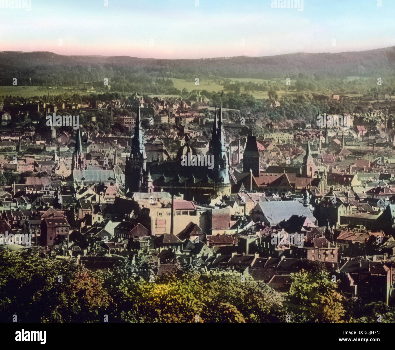 Blick auf die Stadt Aachen mit dem Dom im Zentrum, 1920er Jahre. Vista della città di Aquisgrana con la sua cattedrale nel centro della città, 1920s. Foto Stock