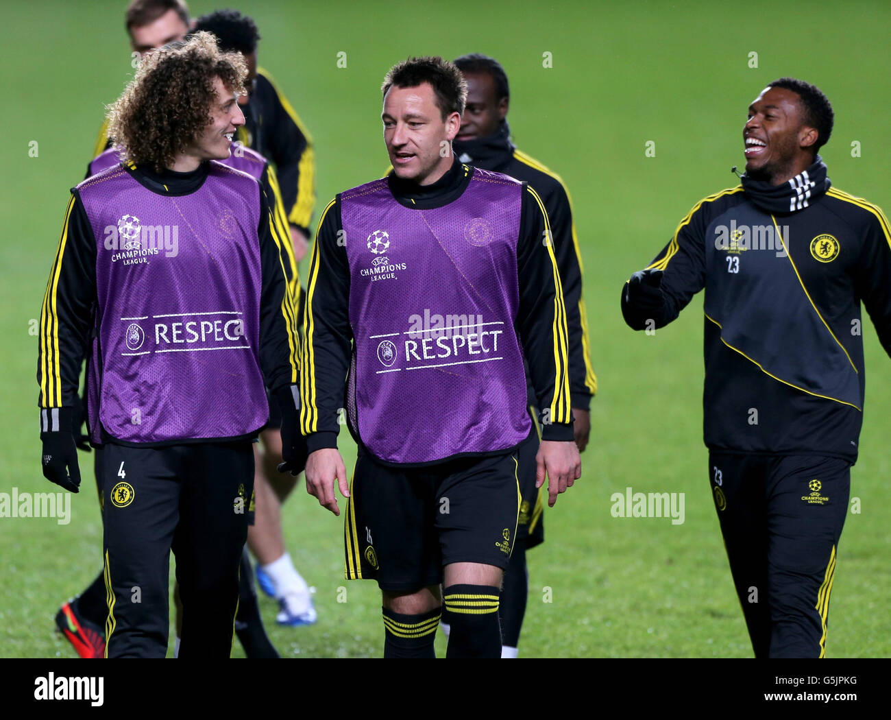Chelsea Captain John Terry (centro) durante l'allenamento con David Luiz (a sinistra) e Daniel Sturridge durante una sessione di allenamento a Stamford Bridge, Londra. Foto Stock