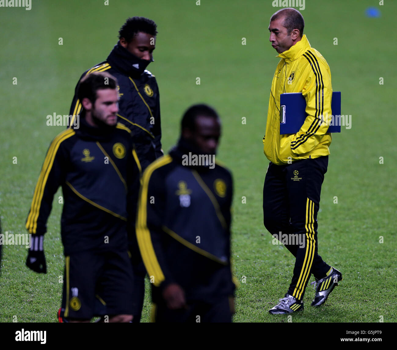 Il manager del Chelsea Roberto di Matteo (a destra) durante una sessione di formazione presso lo Stamford Bridge, Londra. Foto Stock