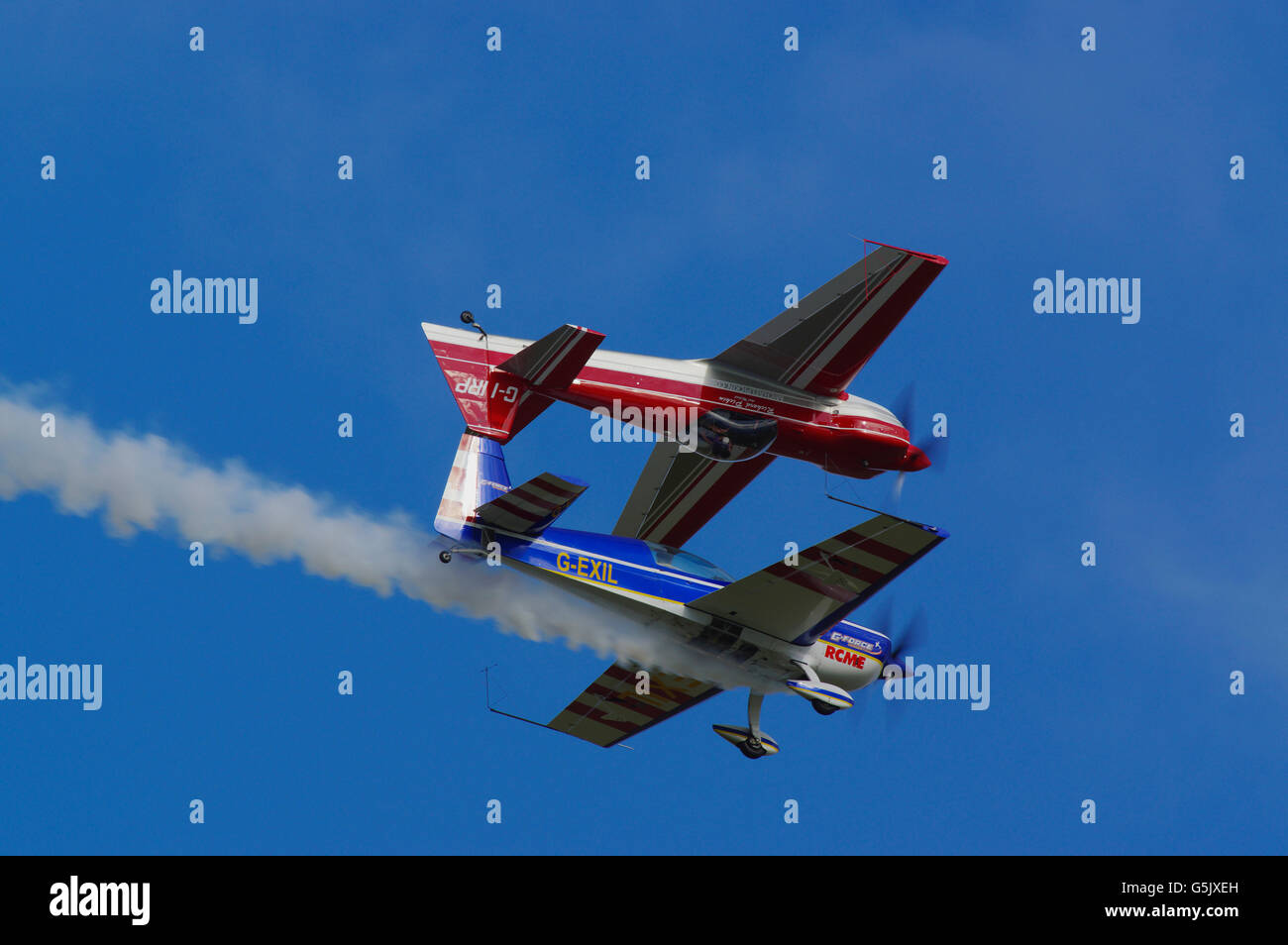 Volo del duo Aerobatic G Force, presso Church Fenton Air Display, Yorkshire, Foto Stock