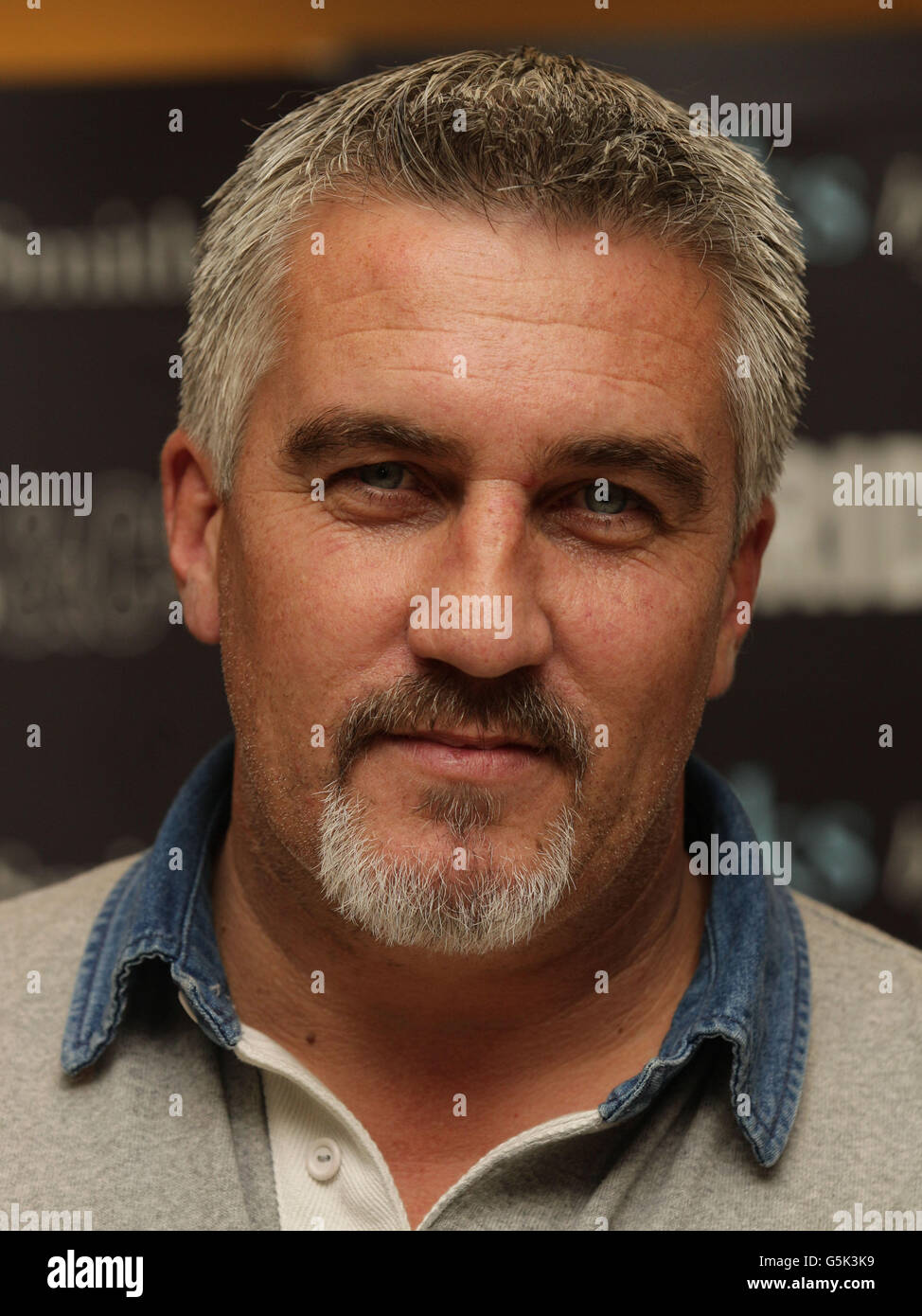 Paul Hollywood durante un lancio per il suo libro 'come cuocere', a Selfridges su Oxford Street, nel centro di Londra. PREMERE ASSOCIAZIONE foto. Data immagine: Venerdì 16 novembre 2012. Il credito fotografico dovrebbe essere: Filo Yui Mok/PA Foto Stock