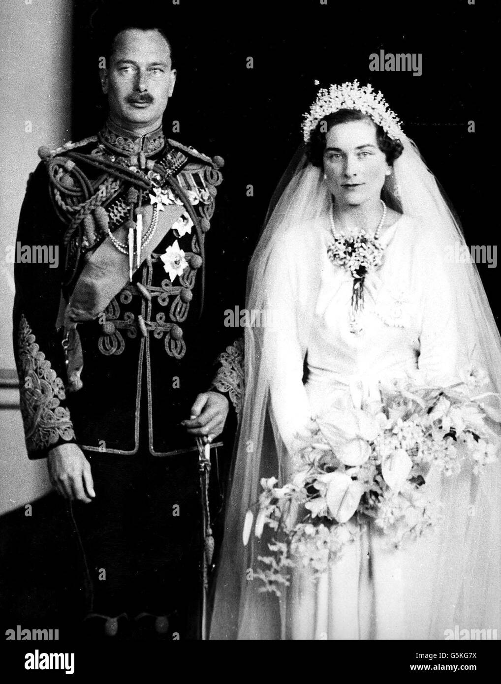 Il Duca e la Duchessa di Gloucester il giorno del loro matrimonio. La principessa Alice, ex Duchessa di Gloucester, celebrerà il suo centesimo compleanno il giorno di Natale 2001. * la principessa Alice, la zia della regina e la dowager Duchessa di Gloucester longevità è superata all'interno della famiglia reale soltanto dalla regina madre che è 17 mesi il suo più anziano. * 19/08/2003: Principessa Alice, la zia di 101 anni della Regina, che diventa domani, mercoledì 20 agosto 2003, il più antico Royal britannico della storia. La dowager Duchessa di Gloucester supera la longevità record della Regina Madre con una durata di 37,128 giorni. Nato Foto Stock