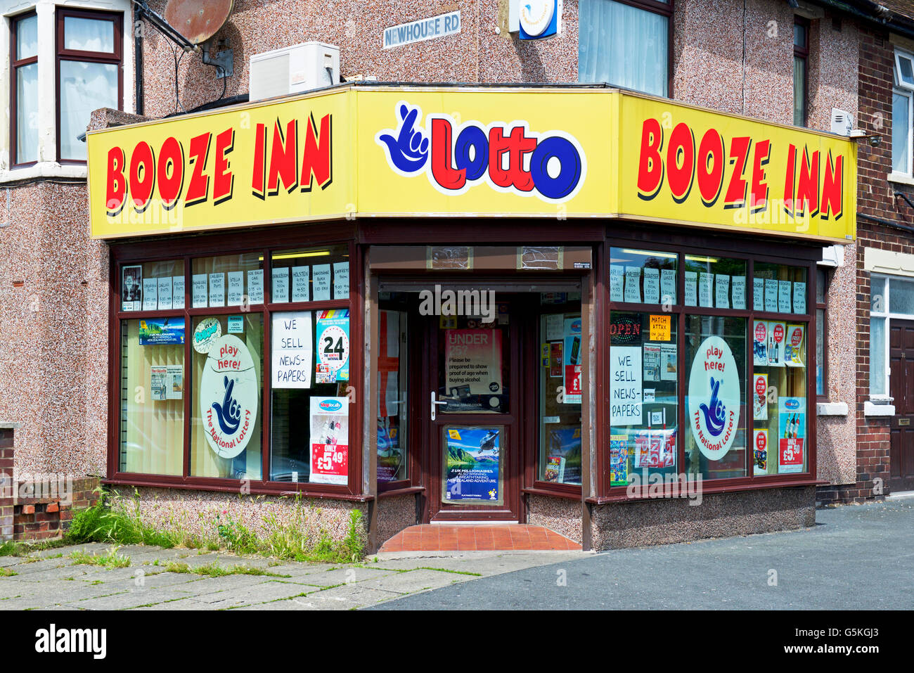 Booze Inn, un off-licenza e negozio di Blackpool, Lancashire, Inghilterra, Regno Unito Foto Stock