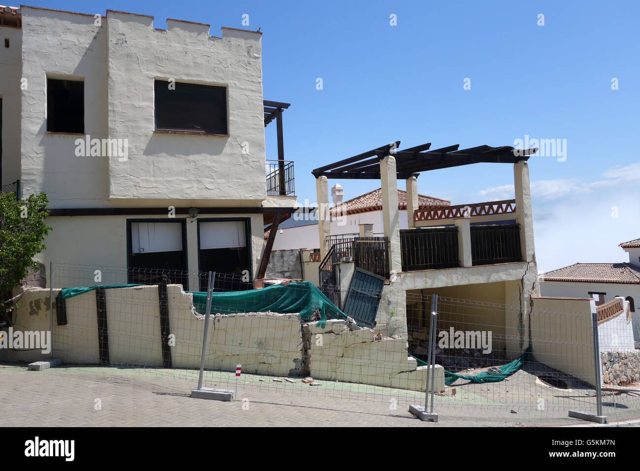 Gli appartamenti di proprietà della subsidenza sul Carmenes del Mar urbanizzazione in Herradura, Costa Tropical, Spagna. Foto Stock