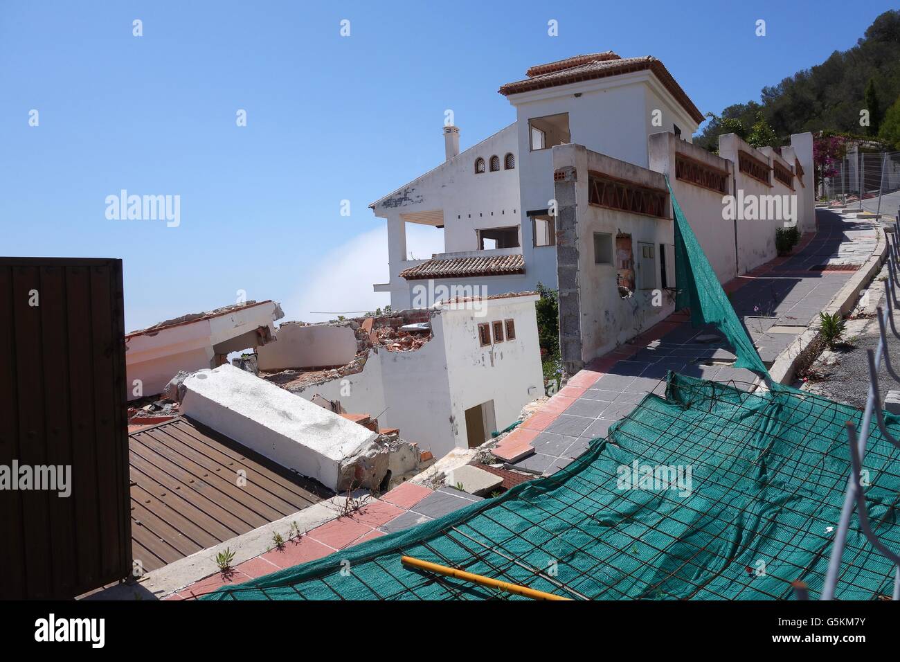 Gli appartamenti di proprietà della subsidenza sul Carmenes del Mar urbanizzazione in Herradura, Costa Tropical, Spagna. Foto Stock