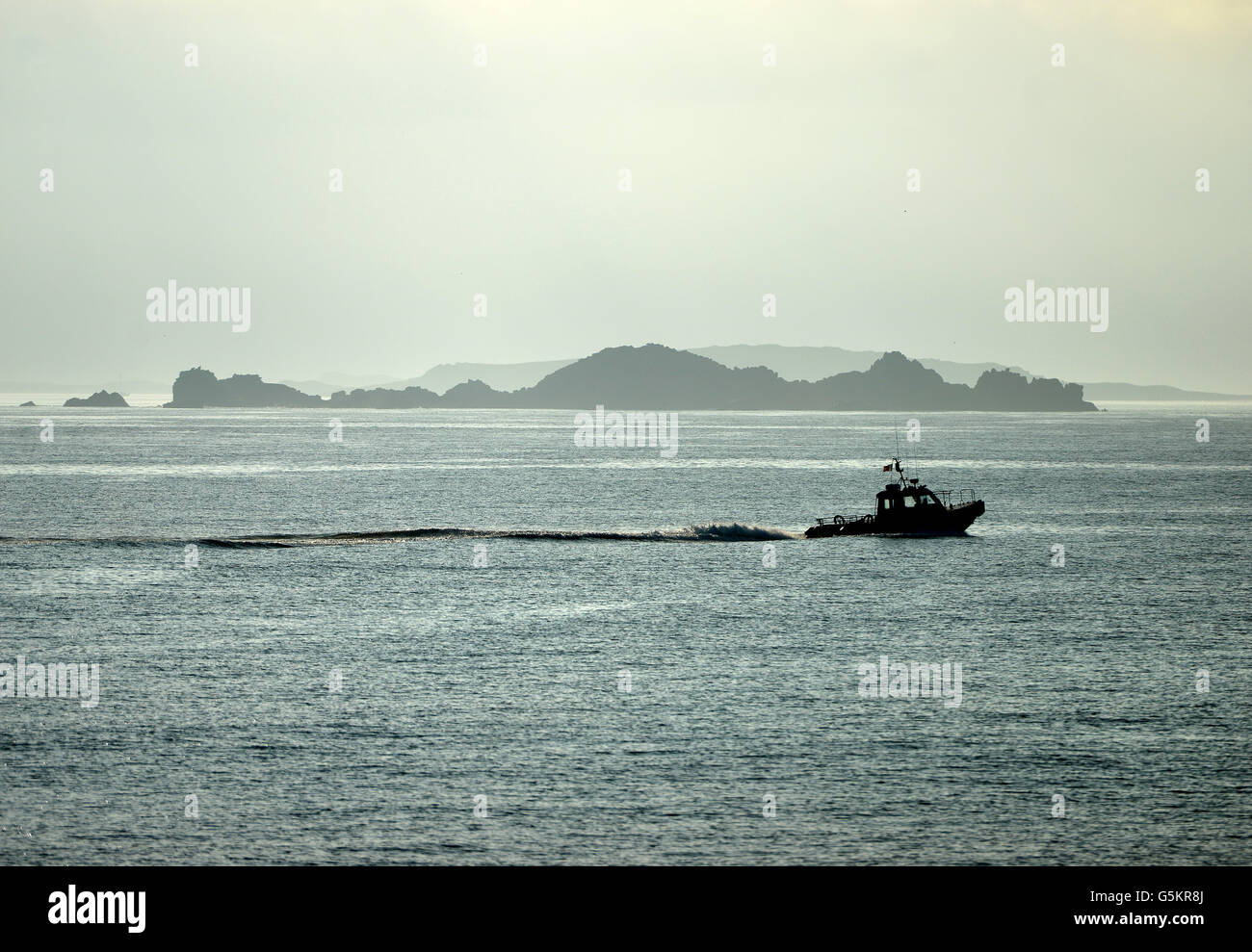 La mattina presto isolette rocciose nelle isole Scilly REGNO UNITO Foto Stock