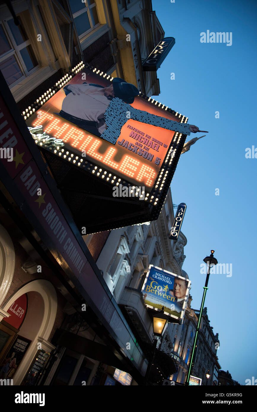 Thriller Live & il passare tra le visualizzazioni , Lyric & Apollo teatri rispettivamente su Shafesbury Avenue, Londra al tramonto. Foto Stock