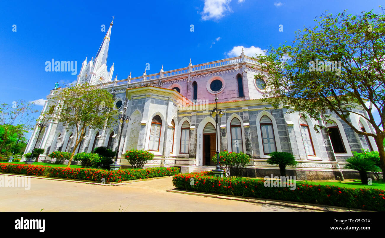 Natività della Madonna cattedrale, Bang Nok Khwaek,grande cattedrale bianca al centro della fede cristiana in Thailandia. Foto Stock