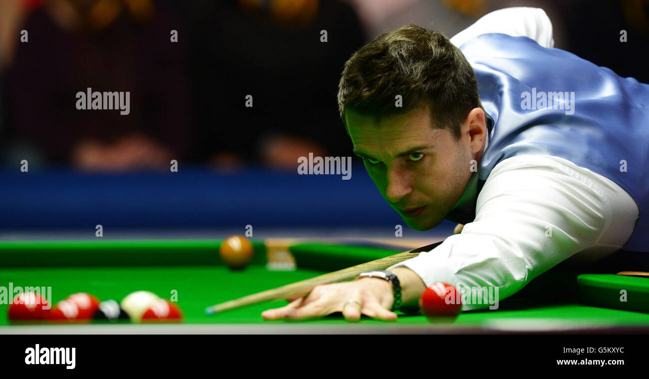 Mark Selby in azione contro Neil Robertson durante la finale dei Betfair Masters ad Alexandra Palace, Londra. Foto Stock