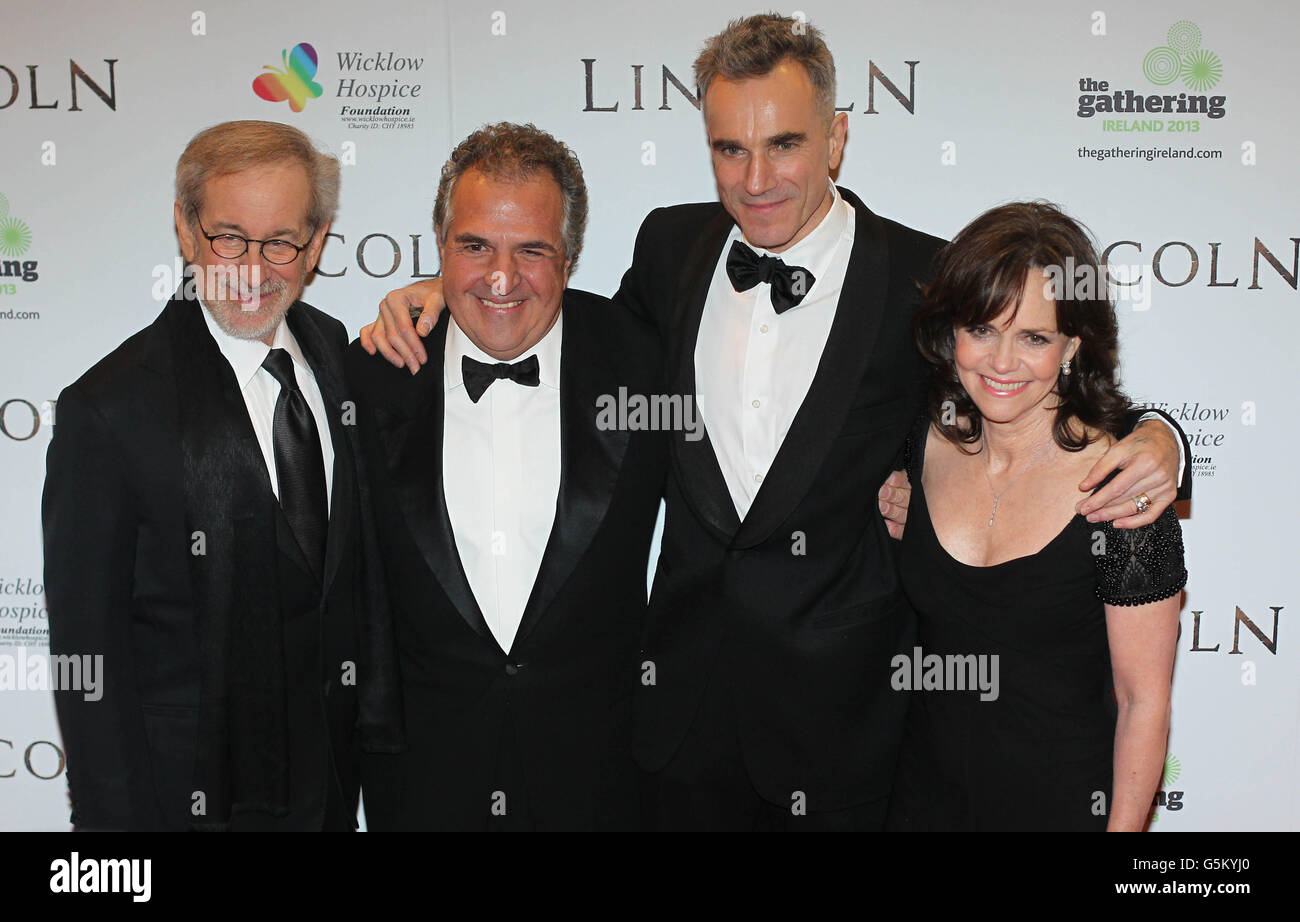 Da sinistra a destra. Steven Spielberg, Jim Gianopulos, Daniel Day-Lewis e Sally Field al cinema Savoy di Dublino, per la prima europea di Lincoln. Foto Stock