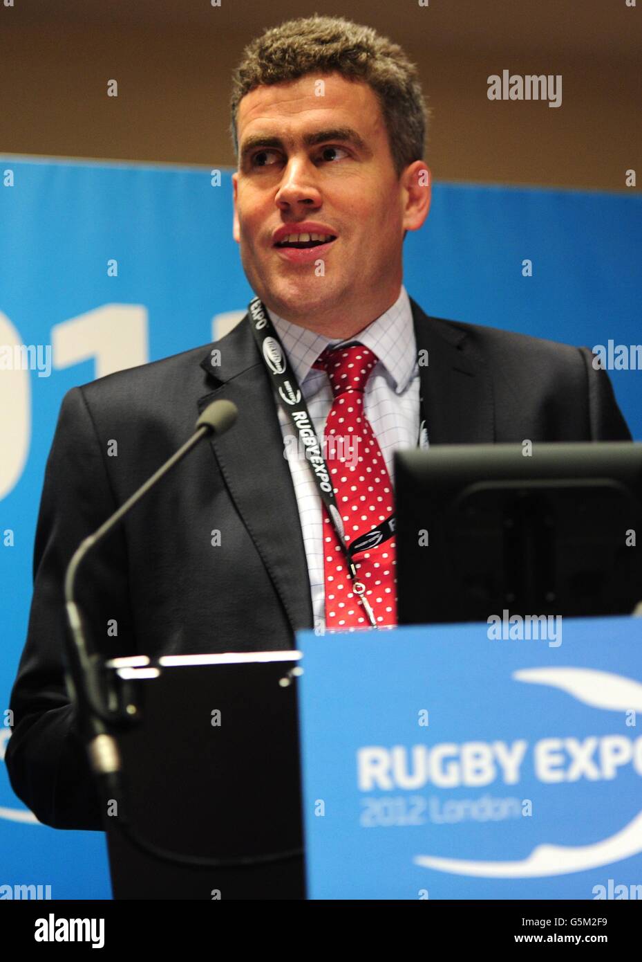 DaN Jones di Deloitte parla il primo giorno del Rugby Expo 2012 Foto stock  - Alamy