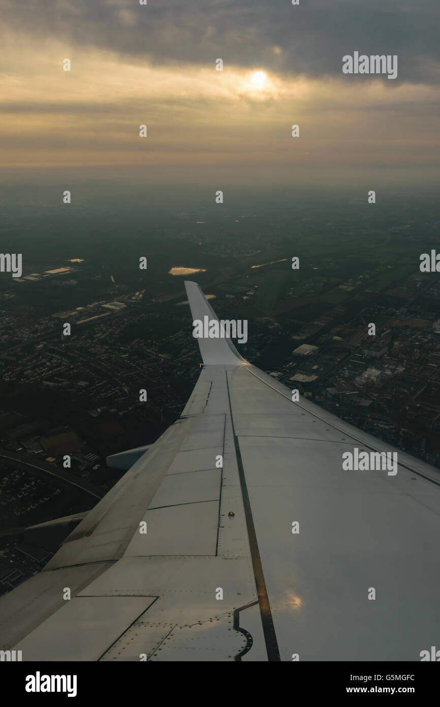 Immagine aerea wingtip, il sole e la terra Foto Stock