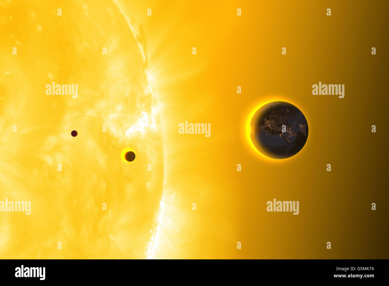 Terra, Venere, Mercurio in orbita intorno al Sole. I suns diametro è circa 109 volte quella della Terra Foto Stock