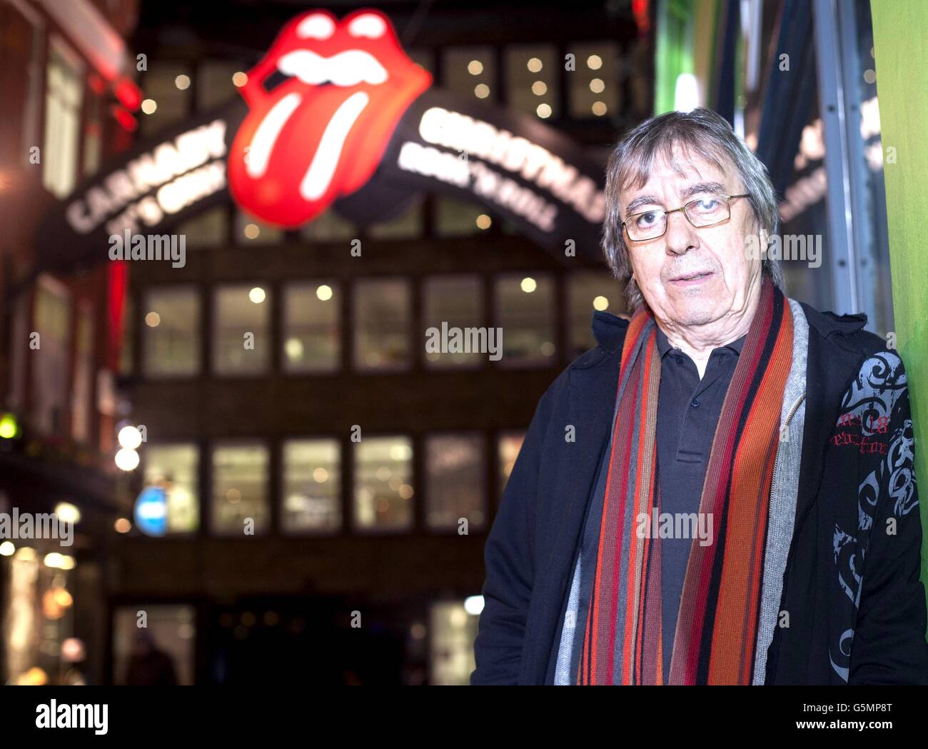 L'ex bassista Rolling Stones Bill Wyman ha festeggiato il lancio del negozio a comparsa Rolling Stones su Carnaby Street nel centro di Londra la scorsa notte. Foto Stock