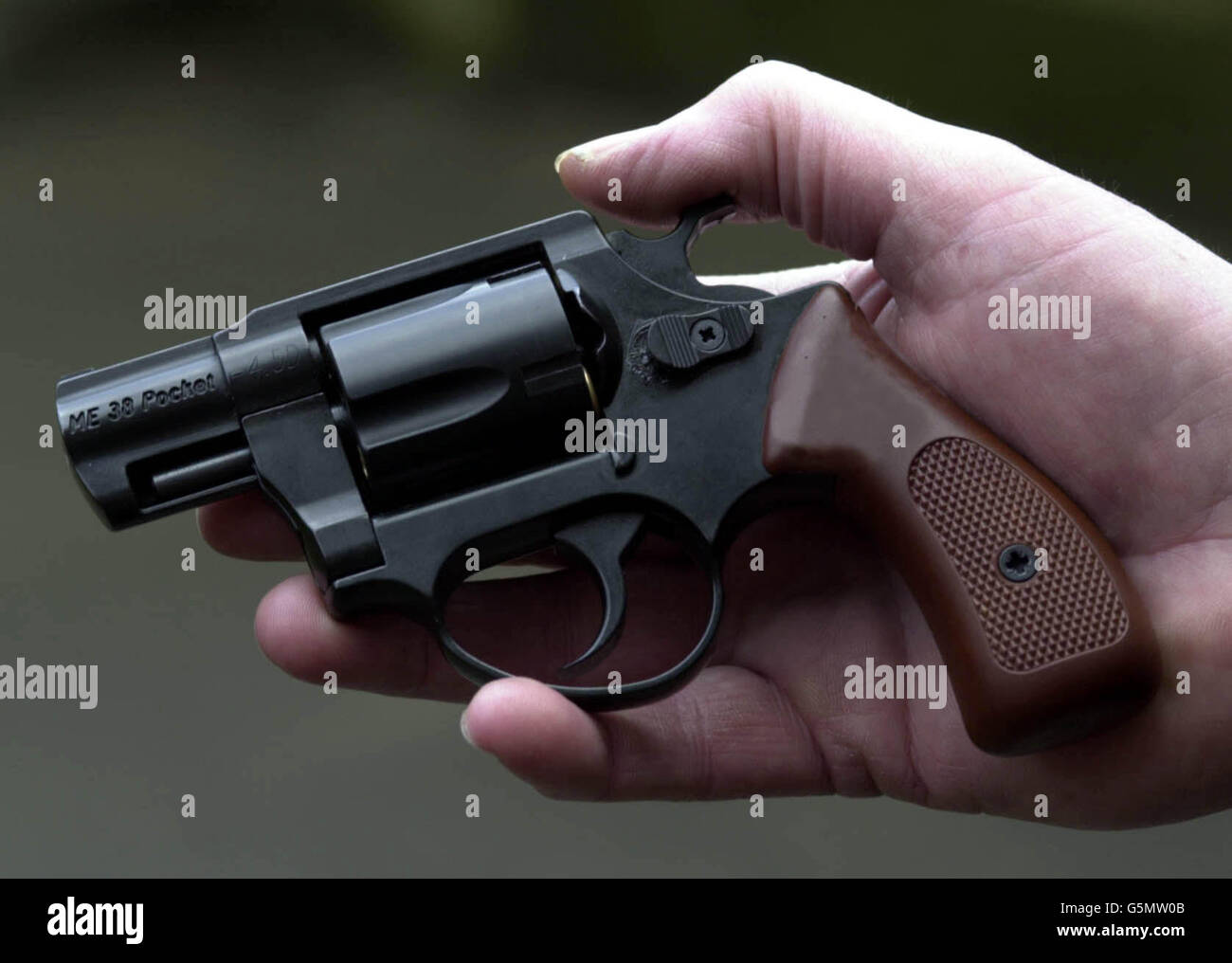 Che sembrano vere pistole immagini e fotografie stock ad alta risoluzione -  Alamy
