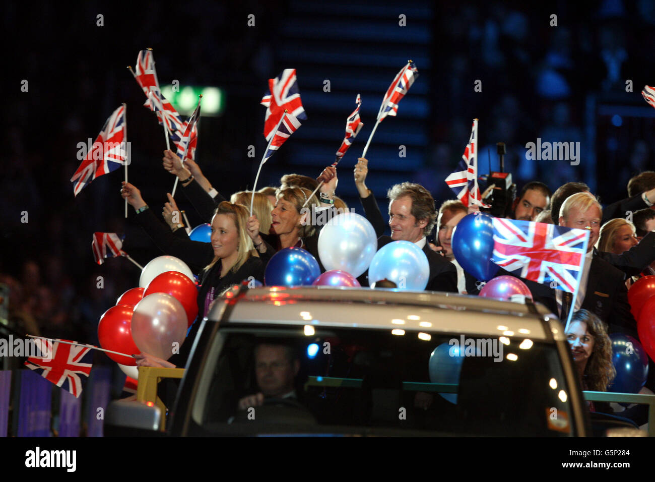 I medalisti del Team GB sfilano durante il terzo giorno del London International Horse Show al London Olympia, Londra. Foto Stock