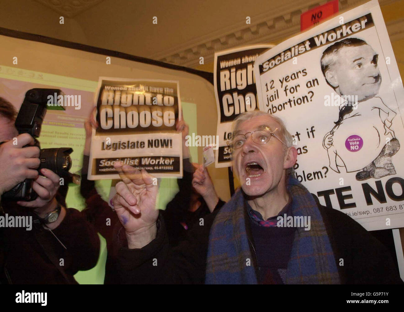 Un sostenitore dell'"Alleanza per il no” reagisce, dopo aver sentito il risultato del no alla dogana di Dublino per il referendum sull'aborto di mercoledì, che il governo aveva sperato avrebbe emendato la costituzione, * in modo che non sarebbe illegale per una donna che sta minacciando di suicidarsi a causa di una gravidanza indesiderata per ottenere un aborto. Foto Stock