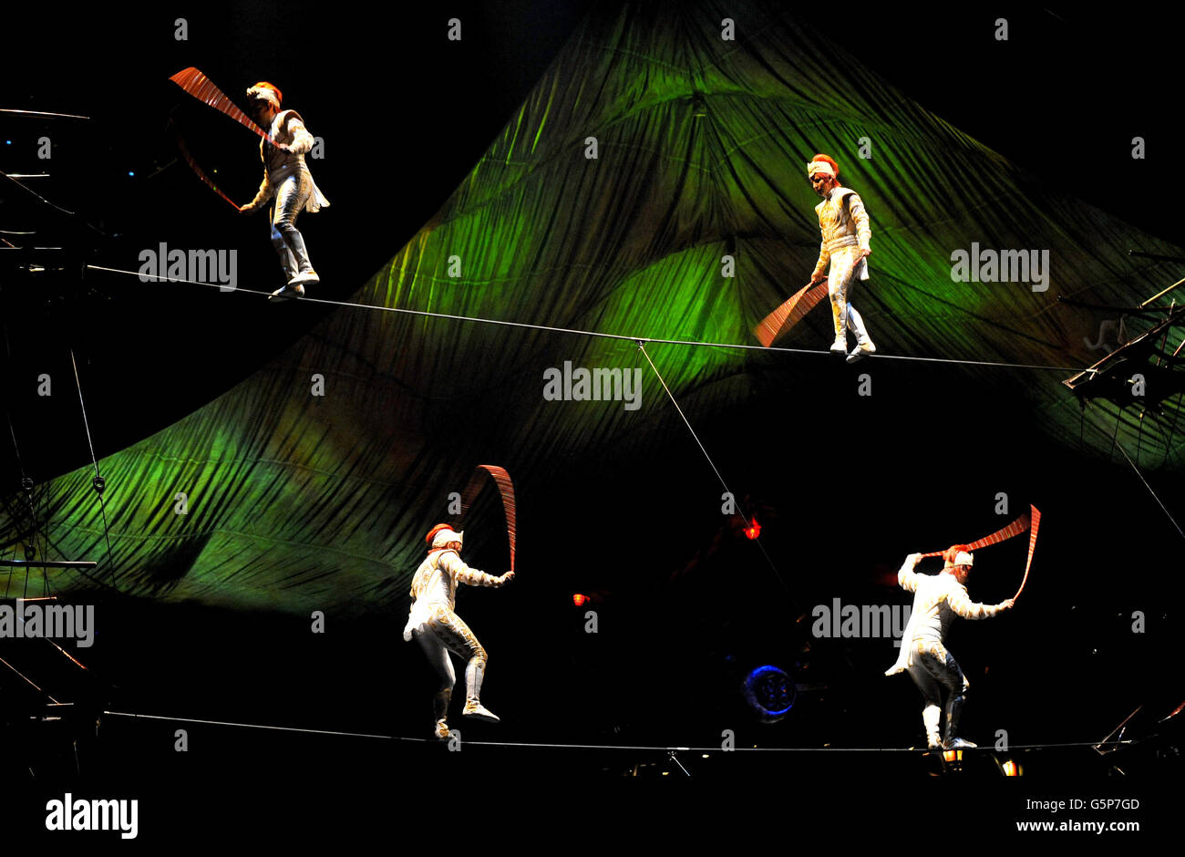 Il Cirque de Soleil svelerà il loro nuovo spettacolo Kooza in un reheasal vestito alla Royal Albert Hall di Londra. Foto Stock