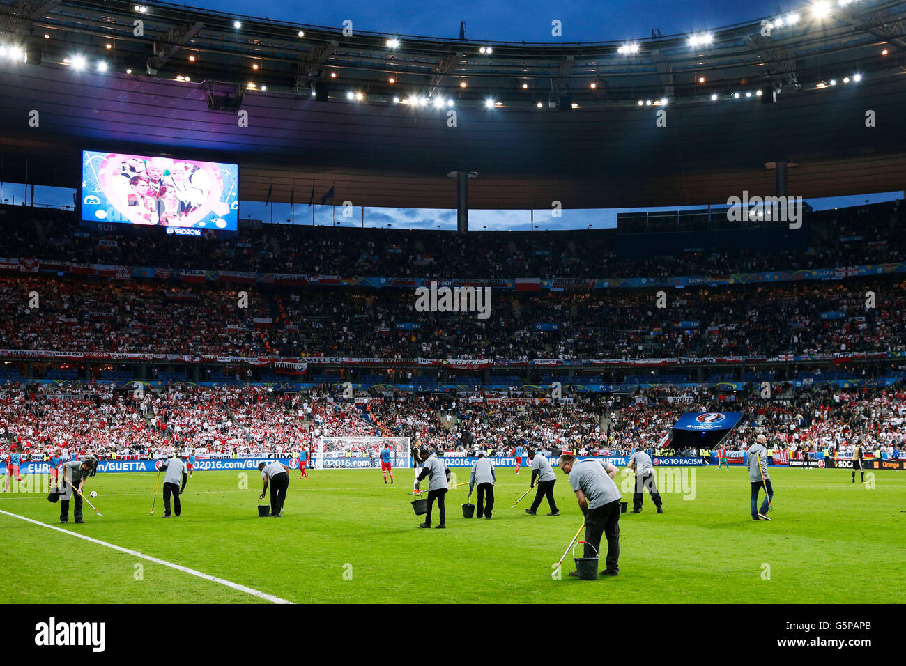 Saint-Denis, Francia. © D. 16 Giugno, 2016. Green Keeper Calcetto : UEFA EURO 2016 gruppo C match tra Germania 0-0 Polonia allo Stade de France in Saint-Denis, Francia. © D .Nakashima/AFLO/Alamy Live News Foto Stock