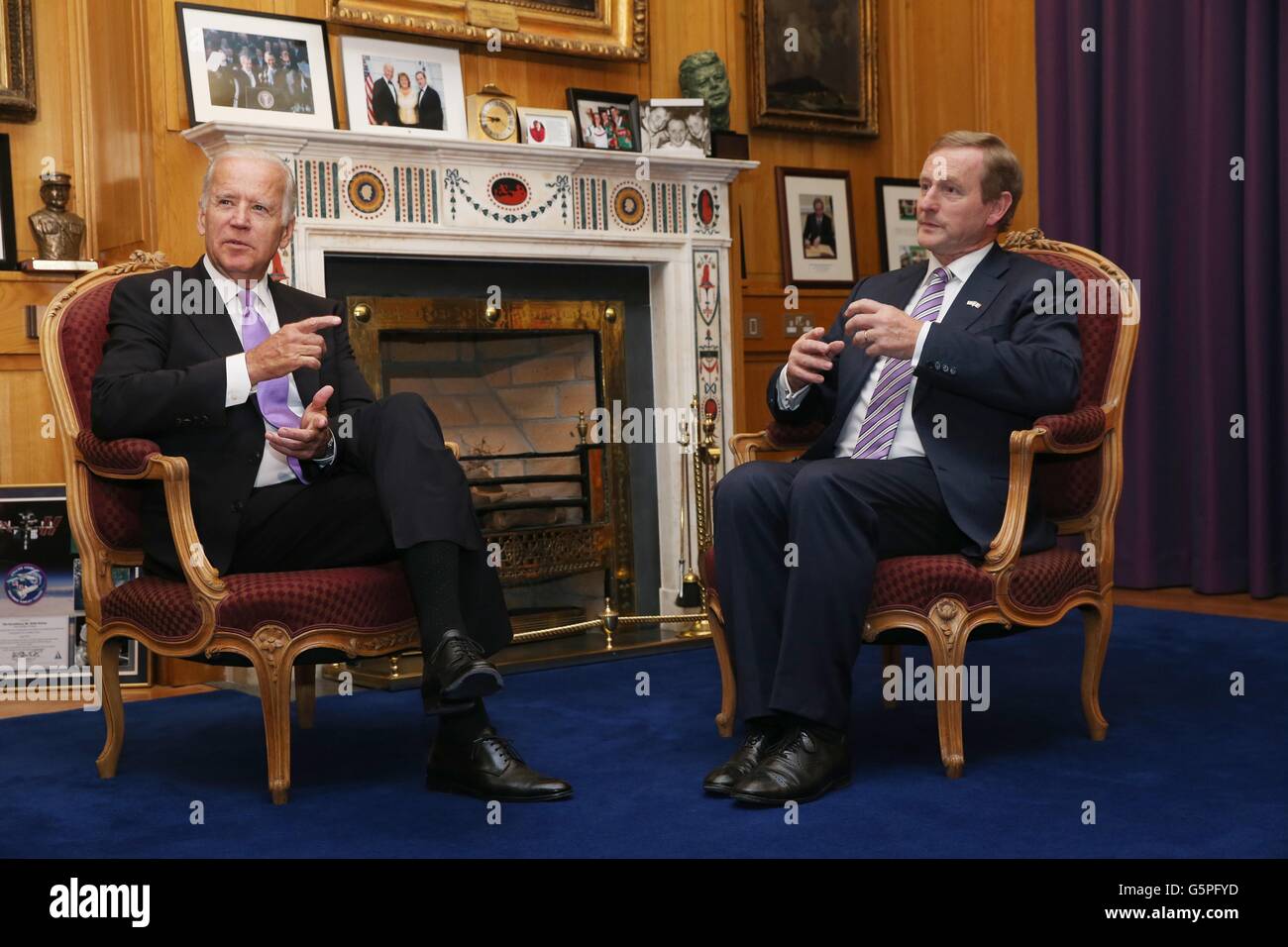 Stati Uniti Vice presidente Joe Biden e Taoiseach Enda Kenny durante il loro incontro bilaterale al palazzo del governo Giugno 21, 2016 a Dublino, Irlanda. Foto Stock