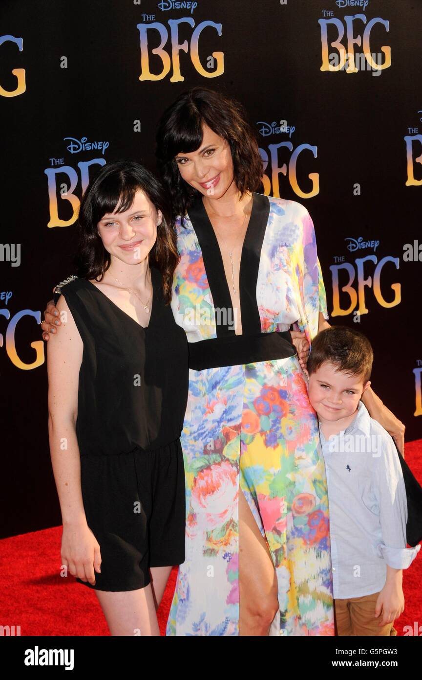 Los Angeles, CA, Stati Uniti d'America. Il 21 giugno, 2016. Catherine Bell presso gli arrivi per la BFG (Big Friendly Giant) Premiere, El Capitan theater, Los Angeles, CA 21 Giugno 2016. © Jared Milgrim/Everett raccolta/Alamy Live News Foto Stock