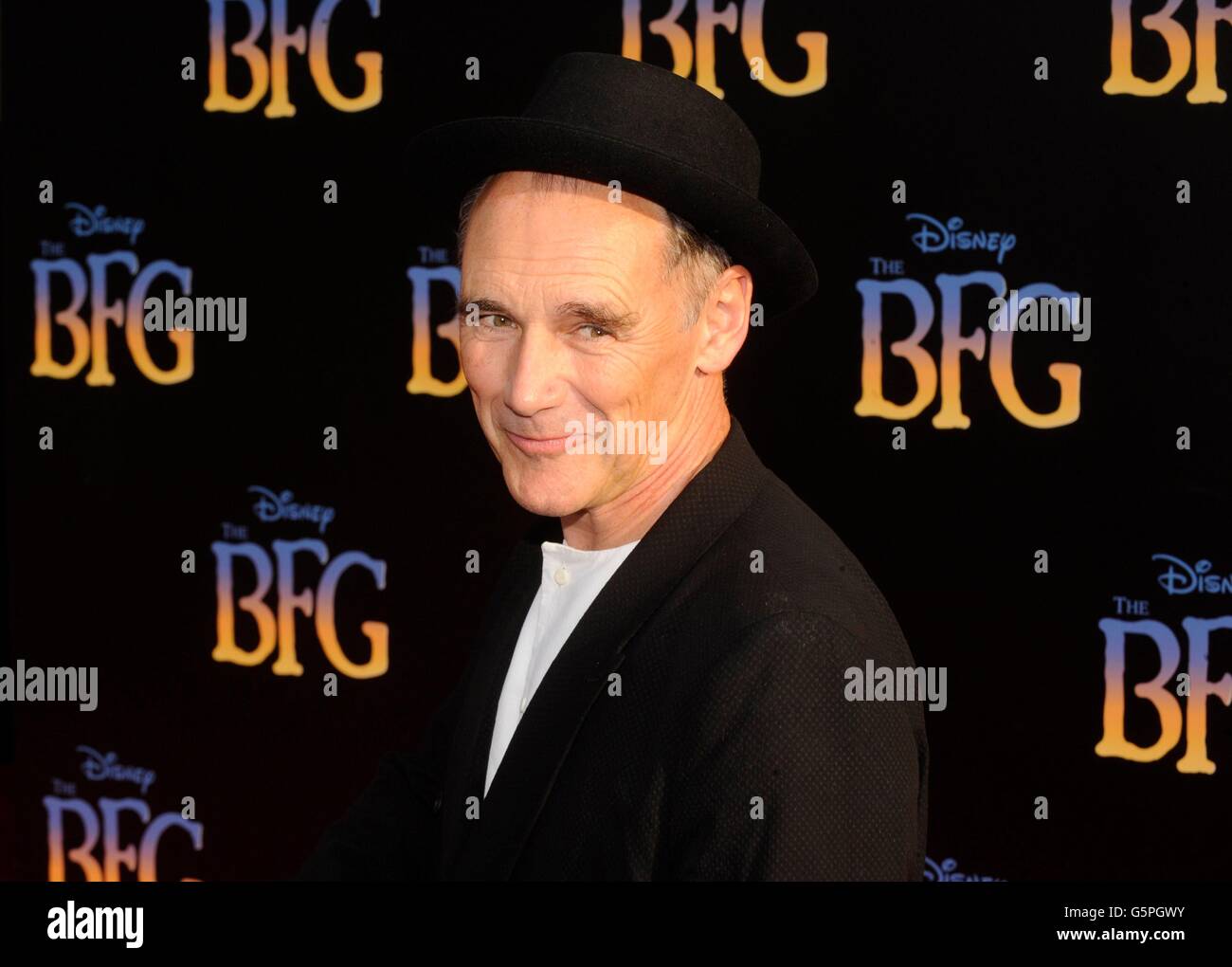 Los Angeles, CA, Stati Uniti d'America. Il 21 giugno, 2016. Mark Rylance presso gli arrivi per la BFG (Big Friendly Giant) Premiere, El Capitan theater, Los Angeles, CA 21 Giugno 2016. © Jared Milgrim/Everett raccolta/Alamy Live News Foto Stock