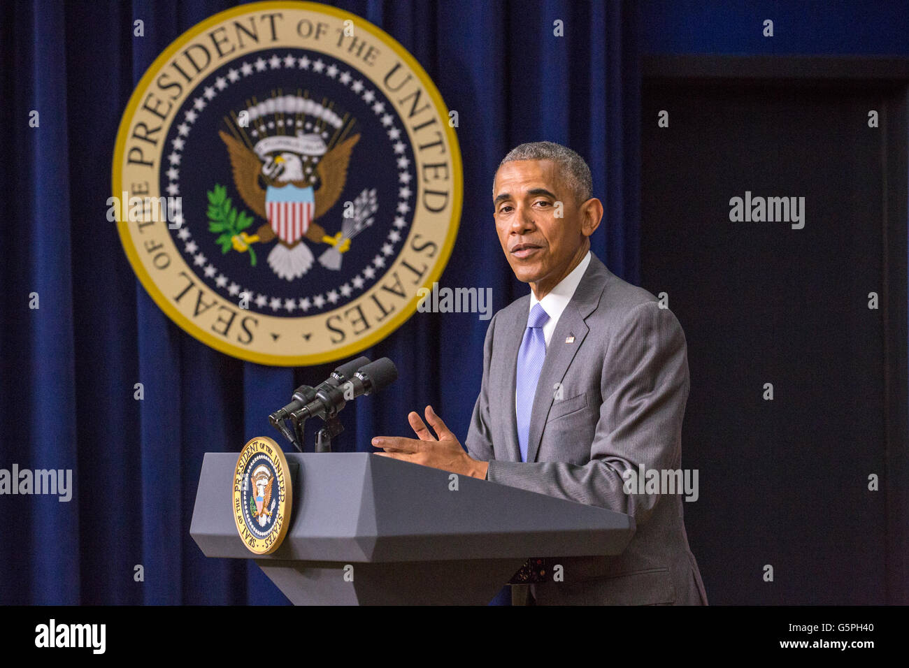 Washington DC, Stati Uniti d'America. Il 22 giugno, 2016. Nel Sud Corte Auditorium del Eisenhower Executive Office Building, il Presidente Barack Obama ha firmato il progetto H.R. 2576 La Frank R. Lautenberg sicurezza chimica per il XXI secolo atto. Credito: Cheriss Maggio/Alamy Live News Foto Stock