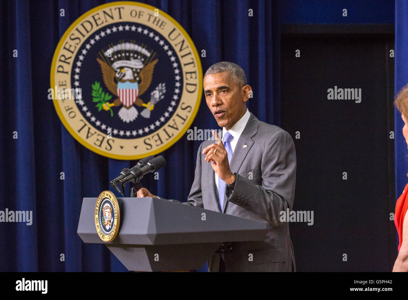 Washington DC, Stati Uniti d'America. Il 22 giugno, 2016. Nel Sud Corte Auditorium del Eisenhower Executive Office Building, il Presidente Barack Obama ha firmato il progetto H.R. 2576 La Frank R. Lautenberg sicurezza chimica per il XXI secolo atto. Credito: Cheriss Maggio/Alamy Live News Foto Stock