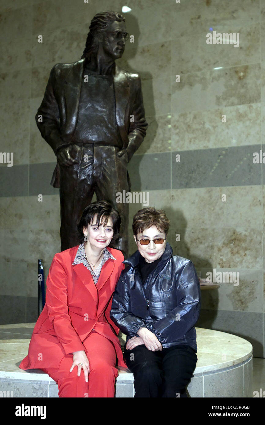 John Lennon statua svelata Foto Stock