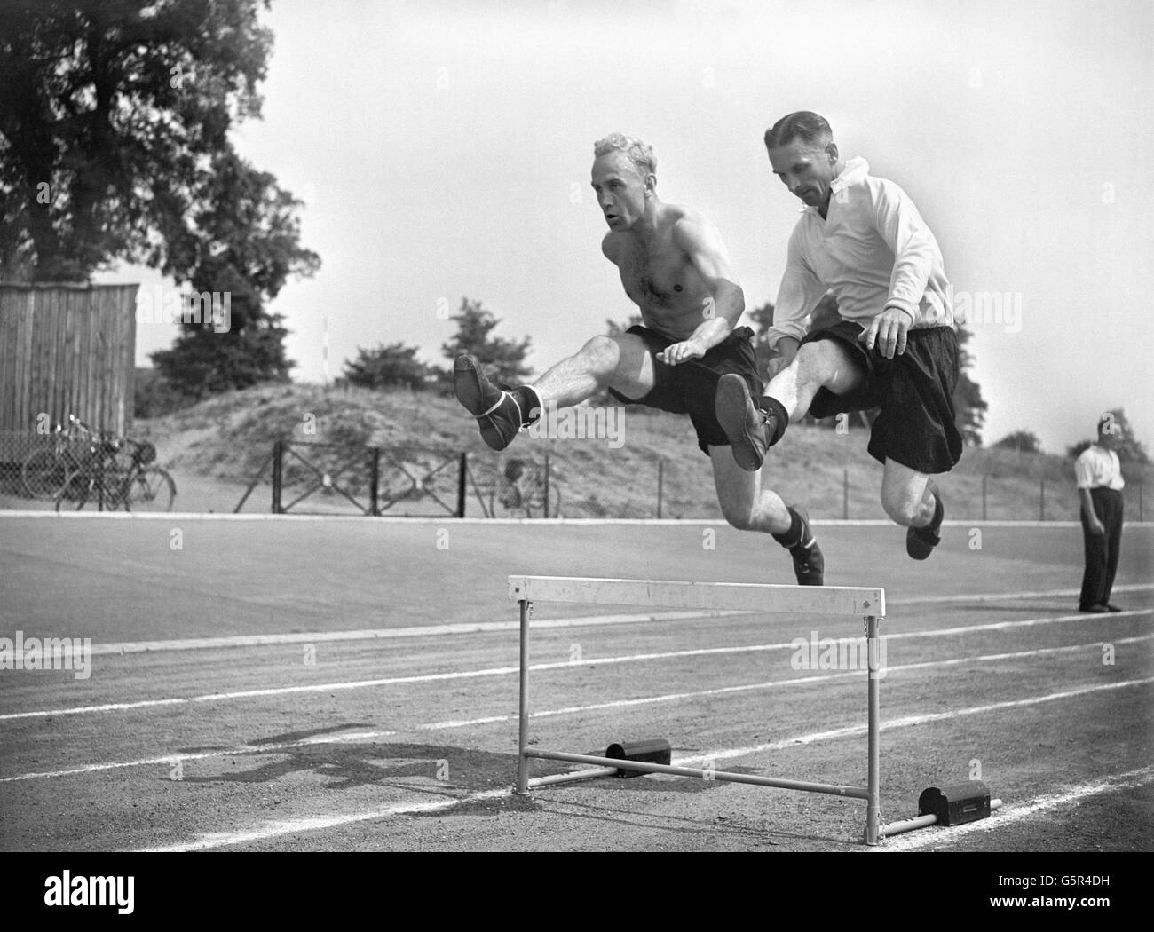 Calcio - Wolverhampton Wanderers Formazione - Billy Wright e Johnny Hancocks - 1955 Foto Stock