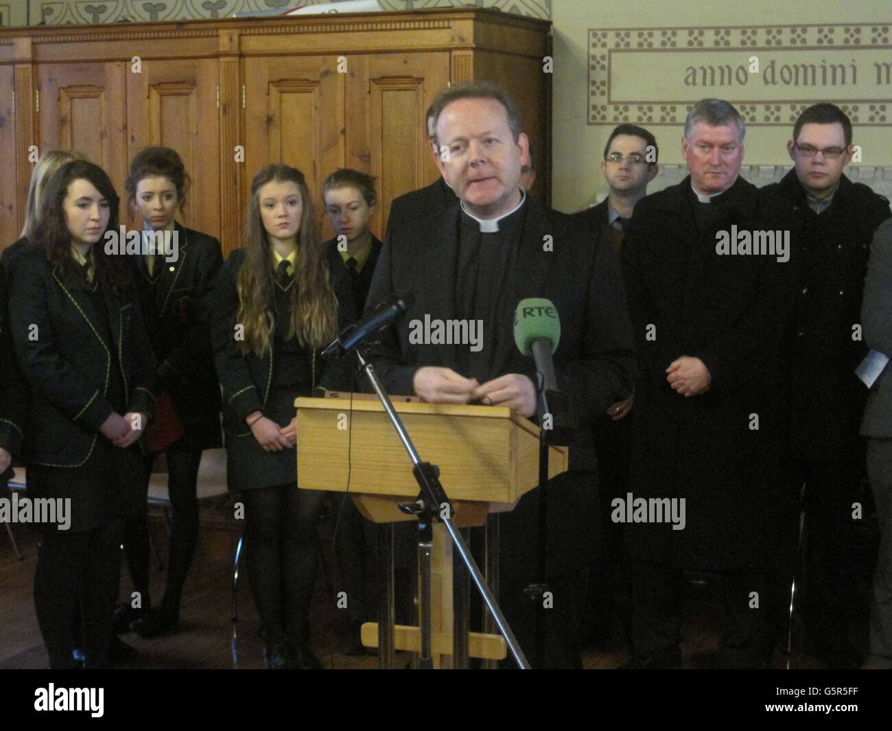 Monsignor Eamon Martin, amministratore diocesano della diocesi di Derry, dopo essere stato nominato Vescovo aggiunto nell'Arcidiocesi di Armagh dopo il ritiro del Cardinale Sean Brady previsto nel 2015. Foto Stock